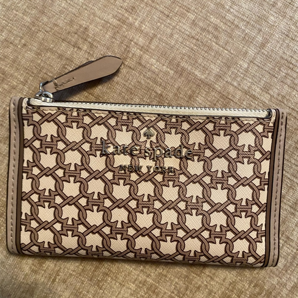 Michael Kors bag purse and matching wallet comb. Perfected condition!
